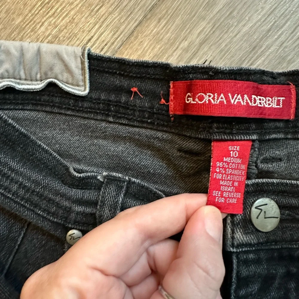 Gloria Vanderbilt Vintage High Waisted Shorts - Picture 3 of 5